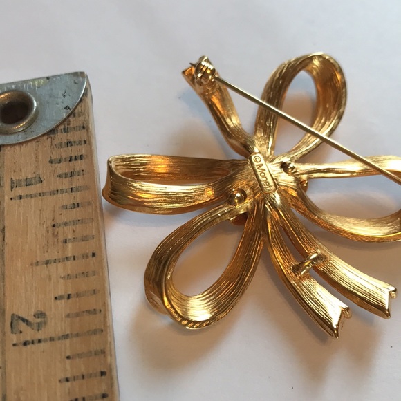 Monet Bow Ribbon Brooch Signed Vintage Goldtone Textured - Picture 5 of 6